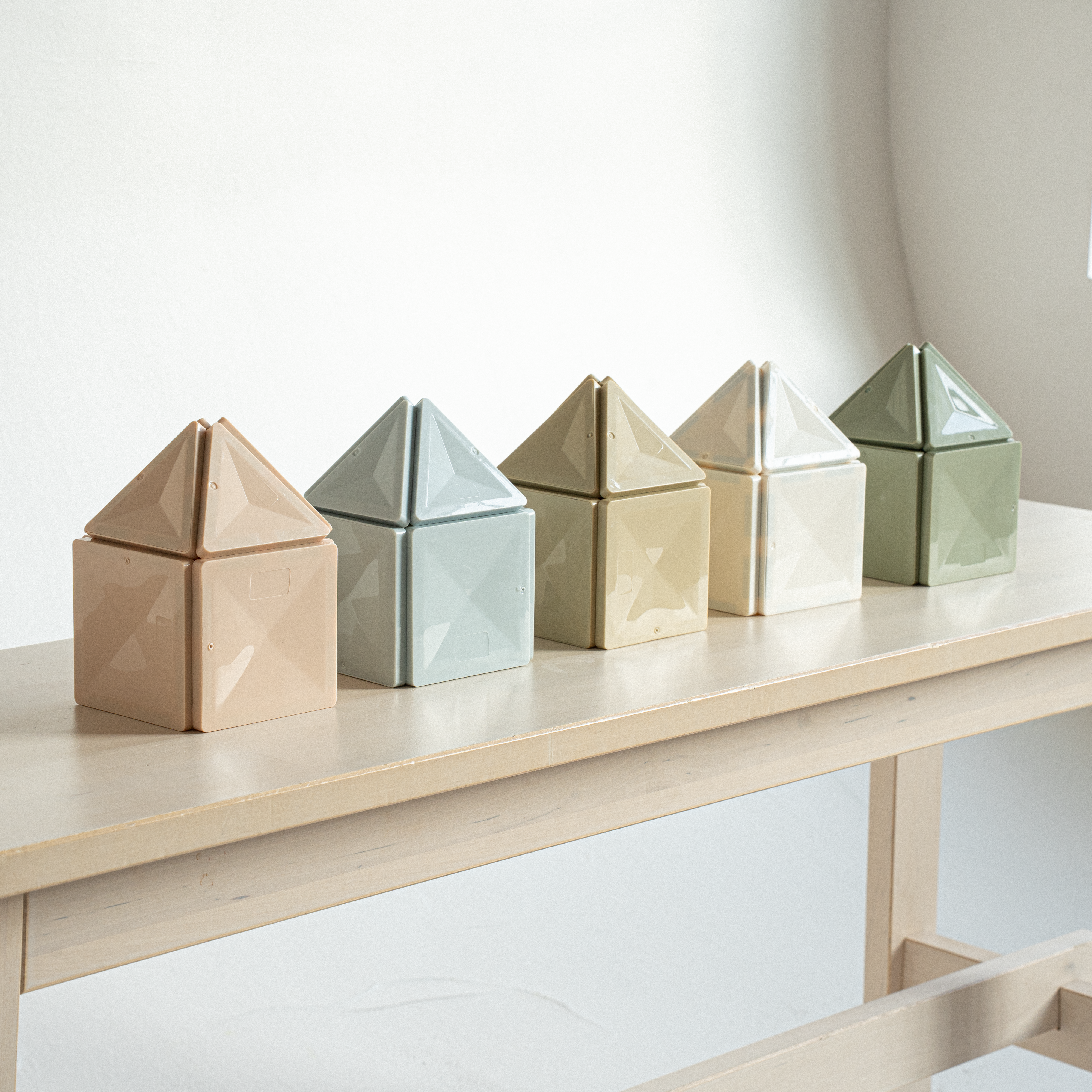Magnetic tiles compatible with other brands